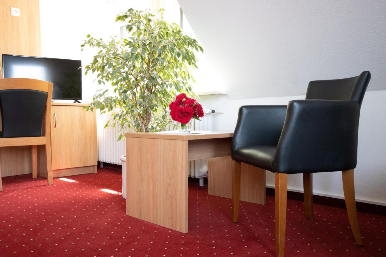 Pension Krone Schwäbisch Gmünd Екстериор снимка