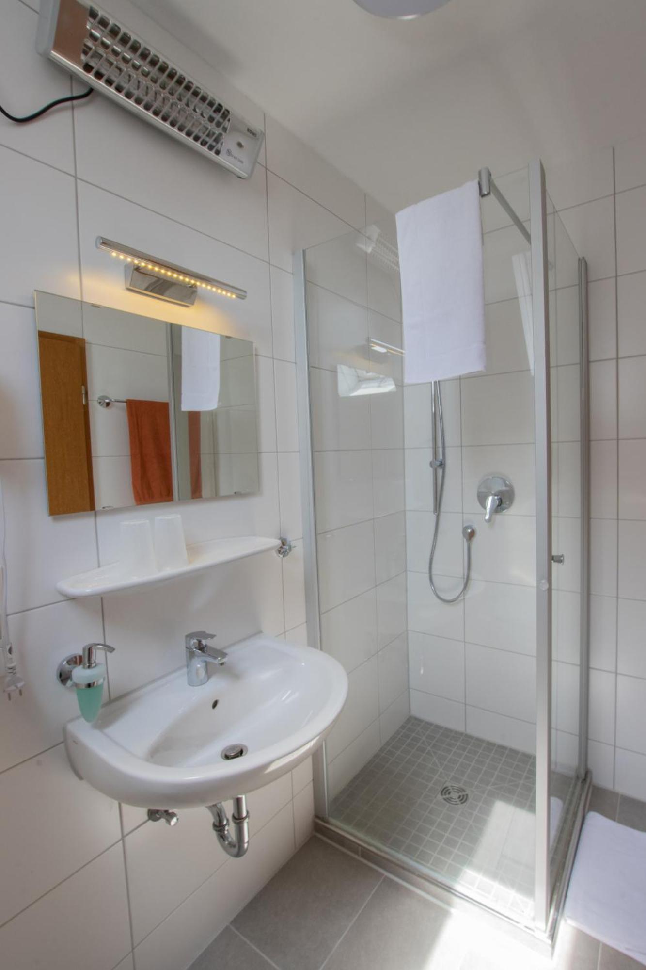 Pension Krone Schwäbisch Gmünd Екстериор снимка