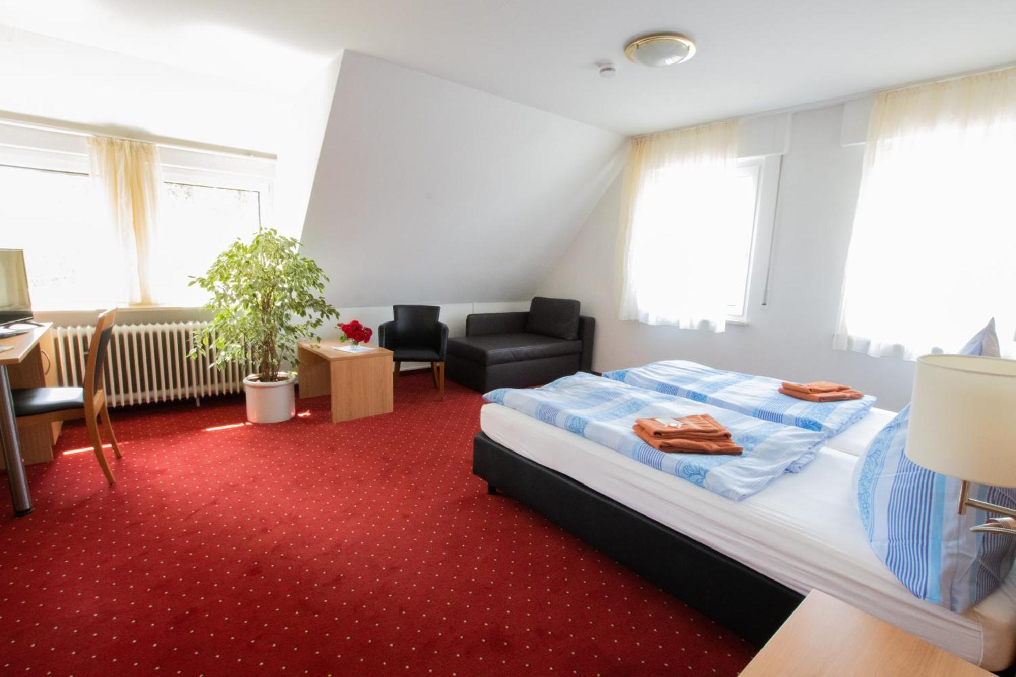 Pension Krone Schwäbisch Gmünd Екстериор снимка