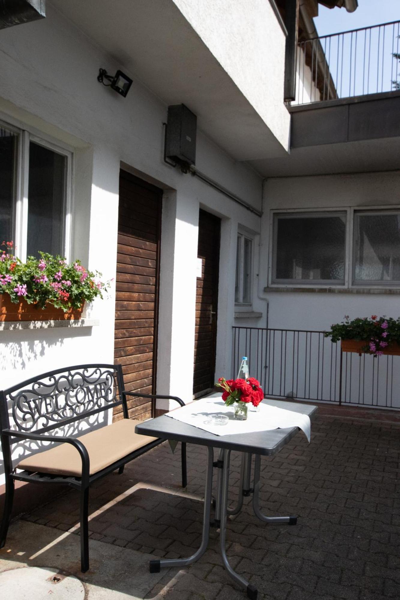 Pension Krone Schwäbisch Gmünd Екстериор снимка